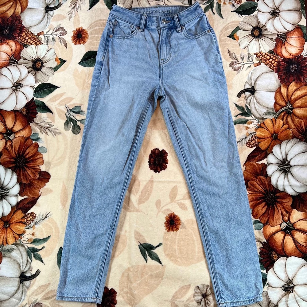 American Eagle Womens Strigid Mom Jeans Light Wash High Waisted Size 00 Short